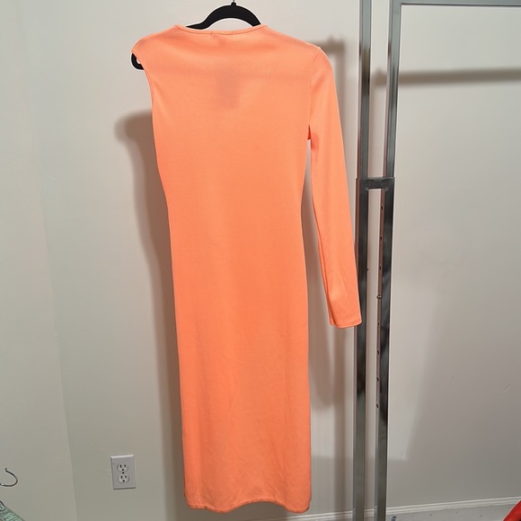 Fashion Nova Medium Neon Peach color Dress. NWT - Picture 2 of 8